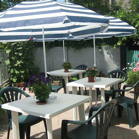 Sirenapop Concept B&B Rivazzurra Di Rimini Екстер'єр фото